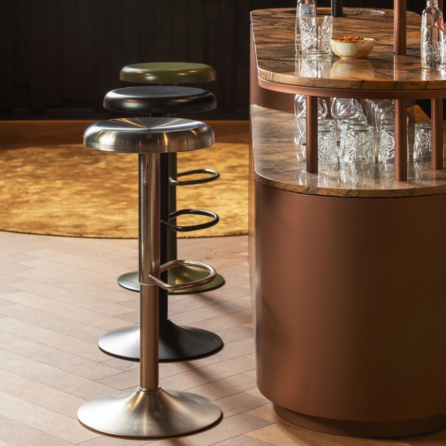 Pusbario/ Baro kėdės