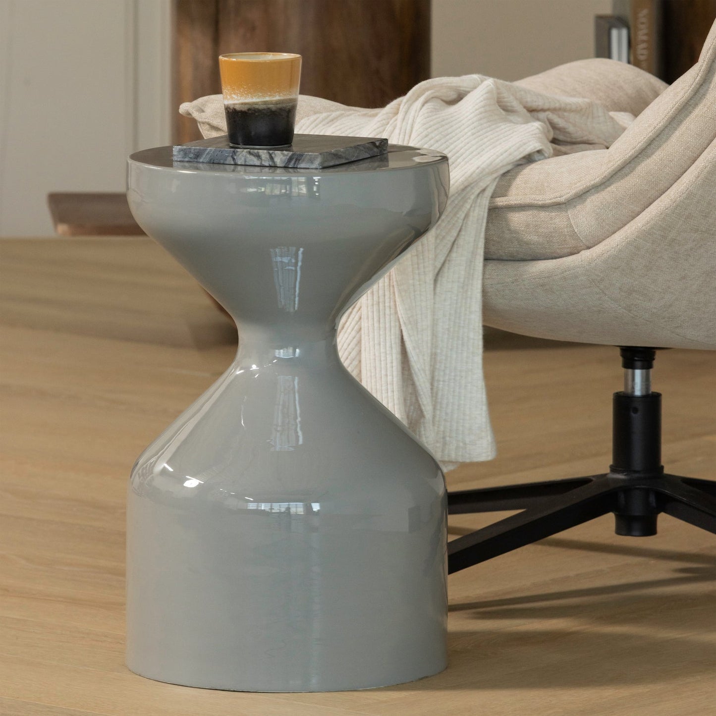 Šoninis staliukas FLOYD